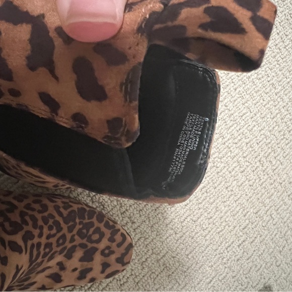 Women's Ellie Chelsea Leopard Print Memory Foam - Picture 3 of 5